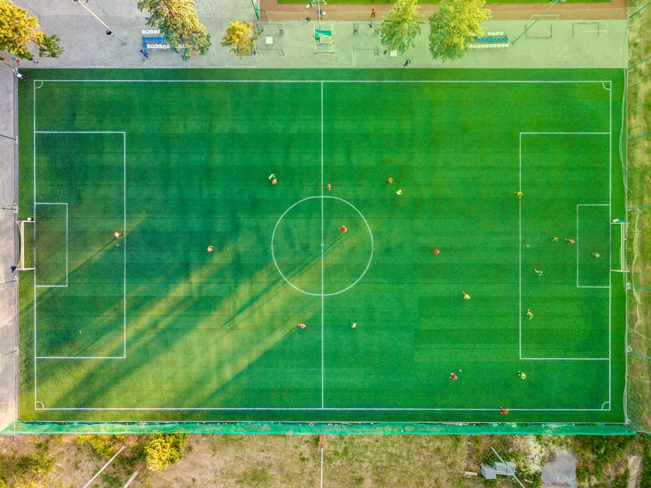 Vista aérea de un campo de fútbol / PEXELS