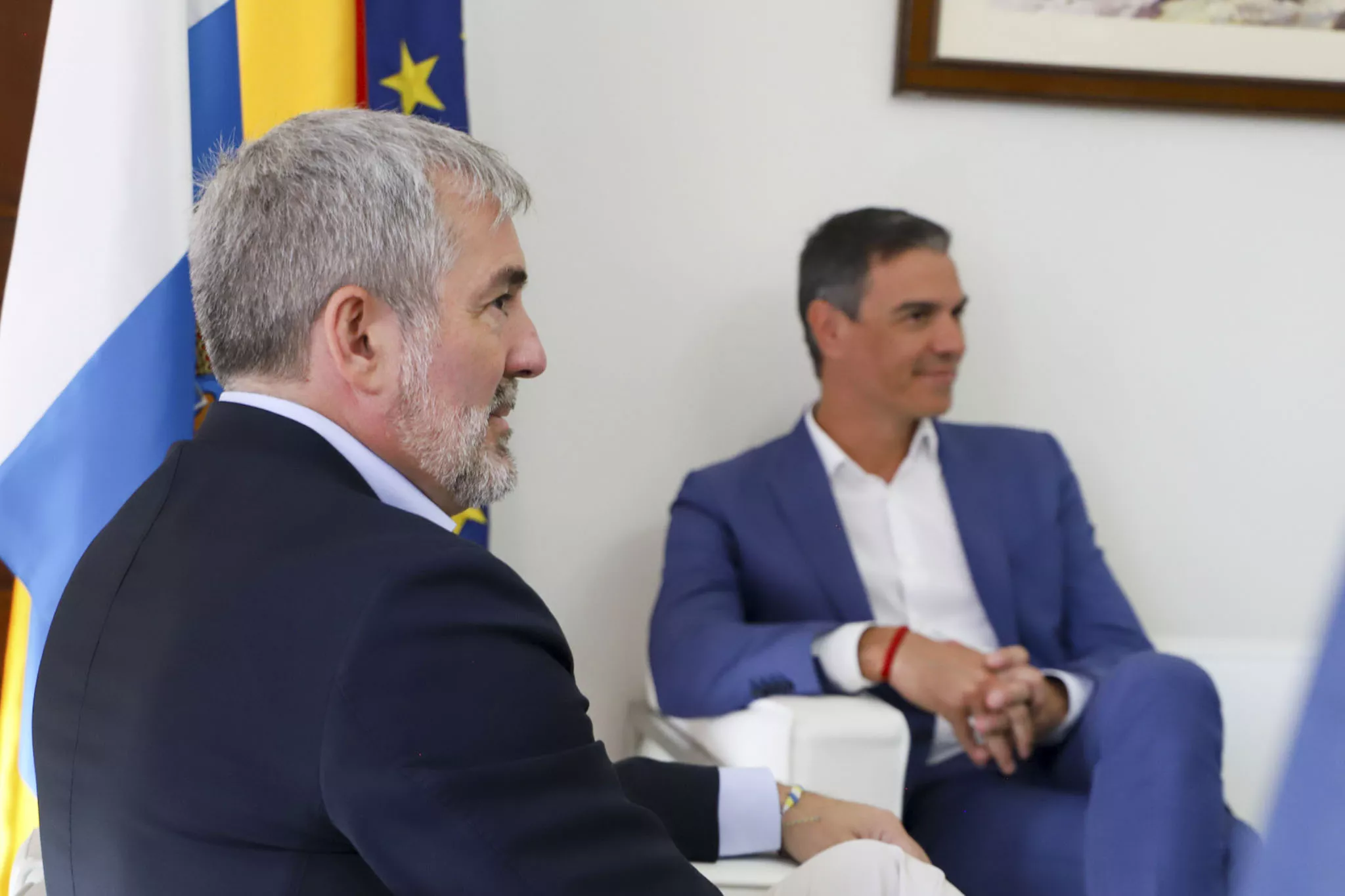 El presidente del Gobierno, Pedro Sánchez, y el presidente de Canarias, Fernando Clavijo. / EFE