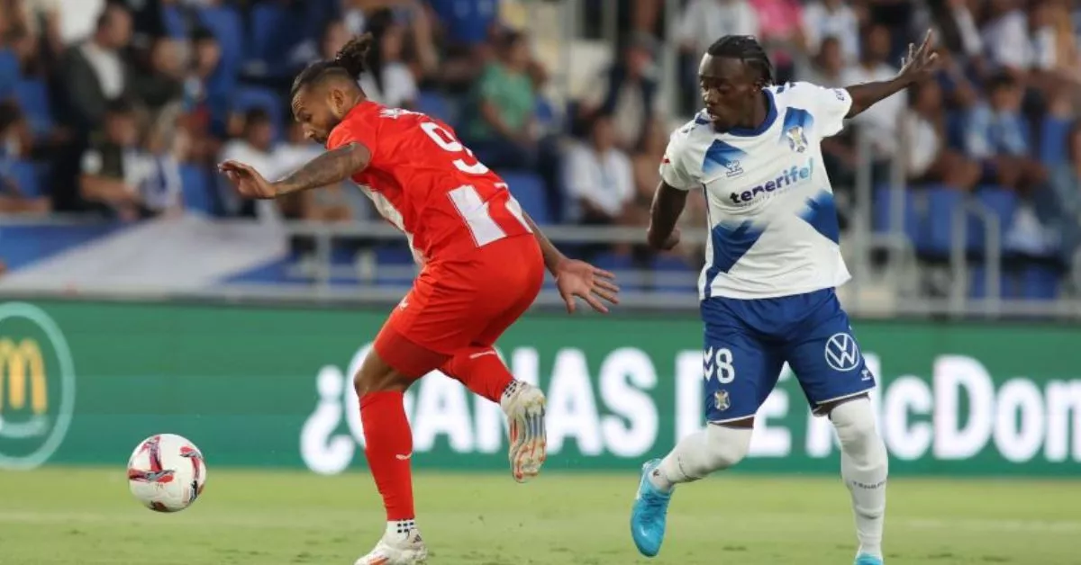 En su primera titularidad, Yussi Diarra fue uno de los mejores en el Tenerife, destacando a la hora de sacar el balón y de defender en área propia./ LALIGA: