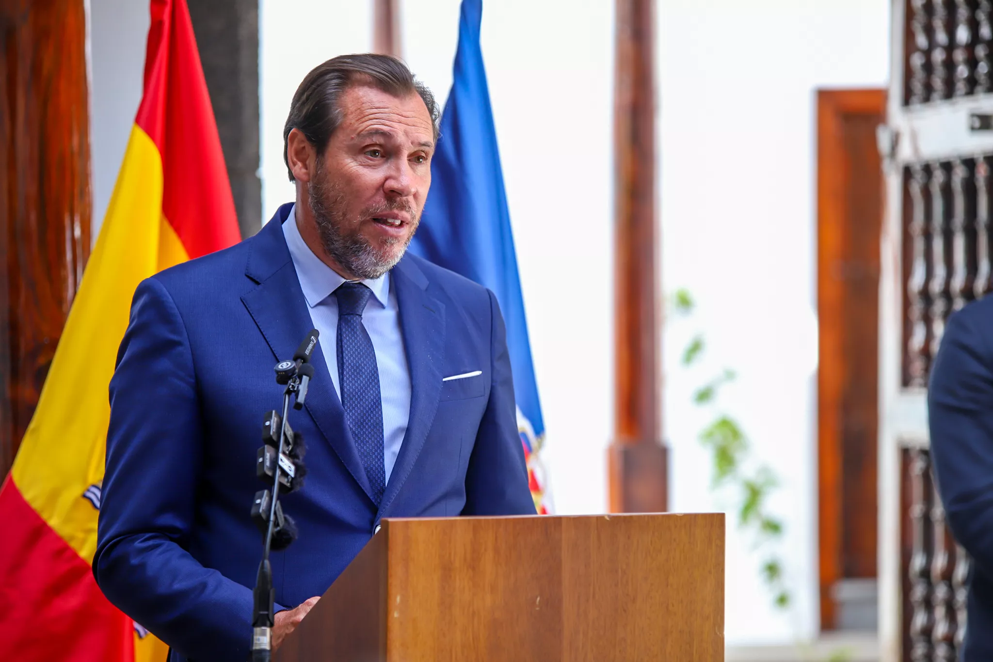 El ministro de Transportes y Movilidad Sostenible, Óscar Puente, en su última visita en Canarias. / EFE