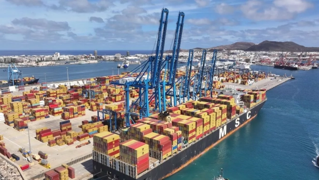 Panorámica del Puerto de Las Palmas y de la ciudad desde la terminal de contenedores de Opcsa. / AH Panorámica del Puerto de Las Palmas y de la ciudad desde la terminal de contenedores de Opcsa. / AH
