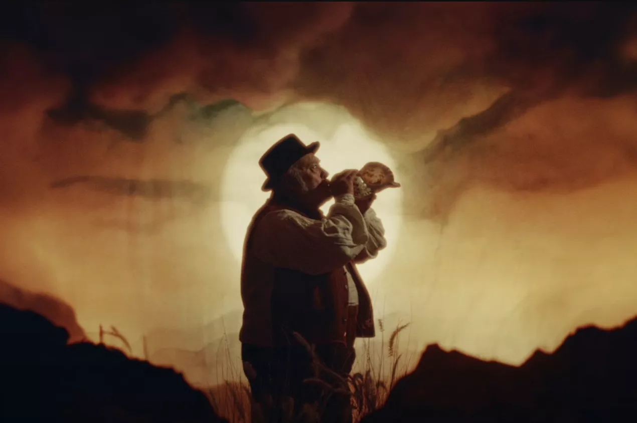 Inicio del video 'Me gusta El Pino' con el bucio./ CEDIDA