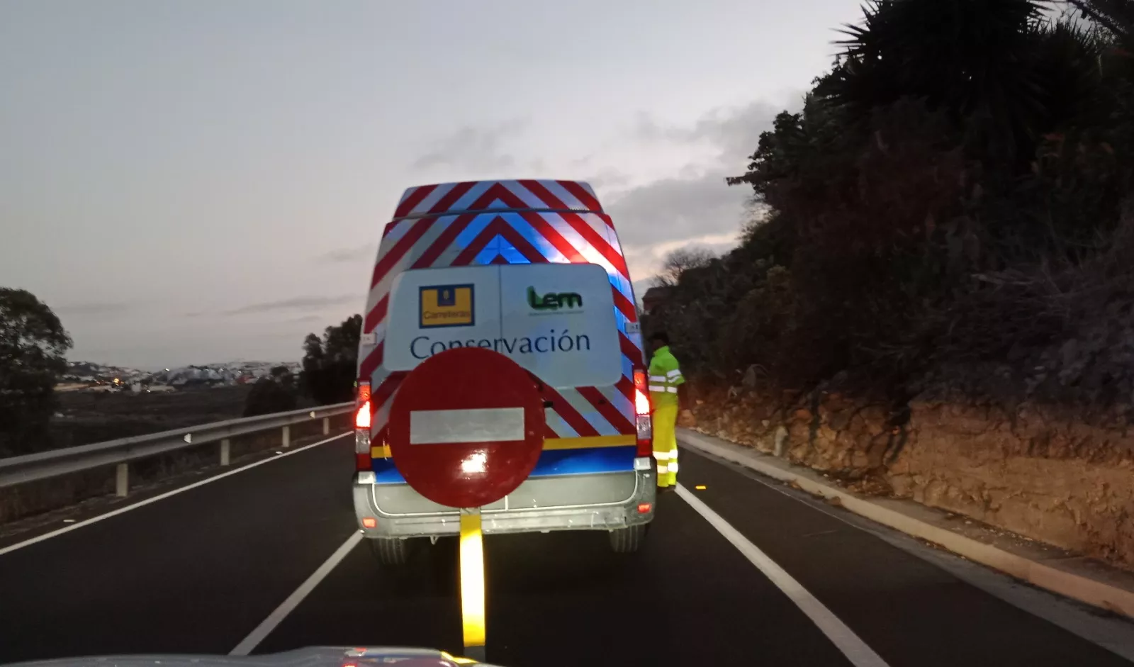 Señalización de prohibición para las fiestas del Pino en Teror./ CEDIDA