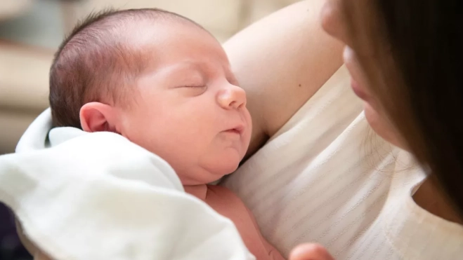 Imagen de una madre y su hijo recién nacido en Canarias / AH Imagen de una madre y su hijo recién nacido en Canarias / AH