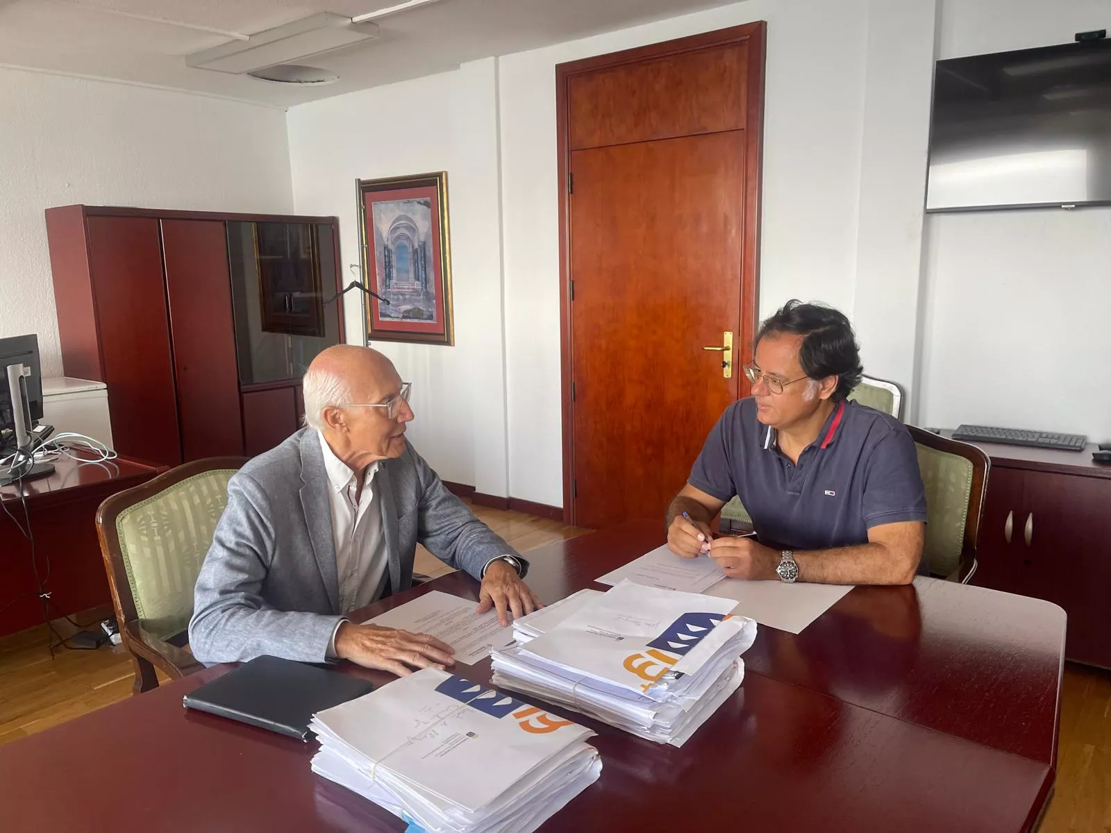 Firma del convenio entre la Consejería de Obras Públicas y el Ayuntamiento de Santa Úrsula./