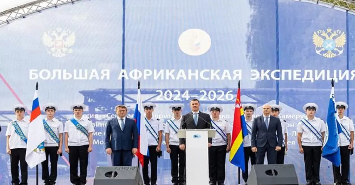 El viceprimer ministro de Rusia, Dmitry Patrushev, preside el lanzamiento de la 'Gran Expedición Africana' a su salida de Kaliningrado./ KREMLIN