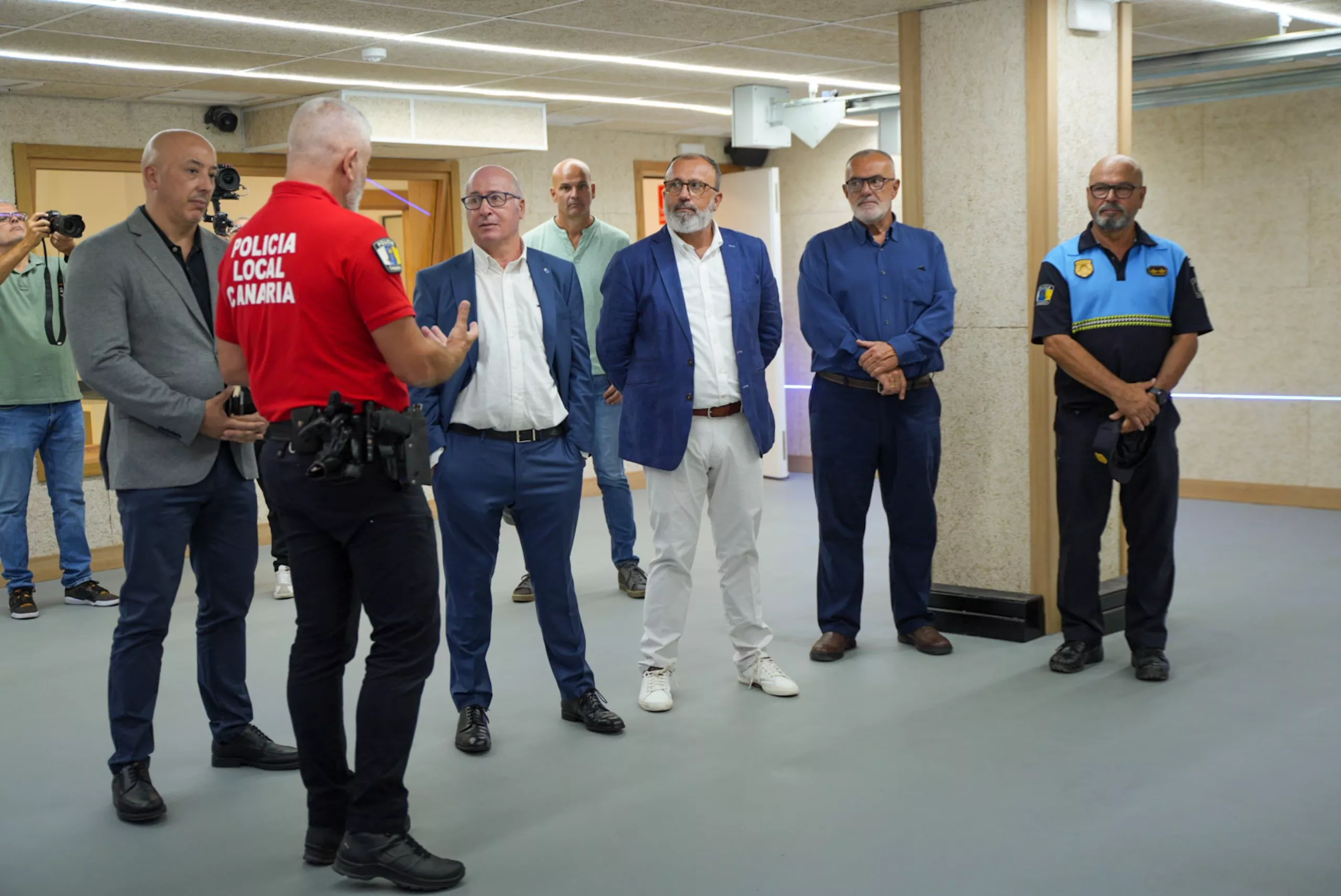 Visita a Santa Lucía del viceconsejero de Justicia y Seguridad del Gobierno canario, Cesáreo Rodríguez./ CEDIDA