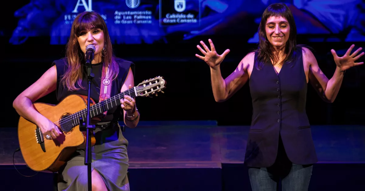 Rozalén en la presentación de la nueva temporada del Auditorio Alfredo Kraus y el Teatro Pérez Galdós / EFE - ÁNGEL MEDINA