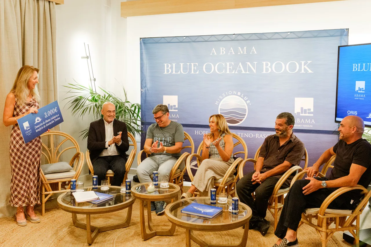 De izquierda a derecha: Elodie Casola, como moderadora, Rafael Picazo, Max Bello, Rosa Dávila, Jacobo Marrero y Francis Pérez./ CEDIDA