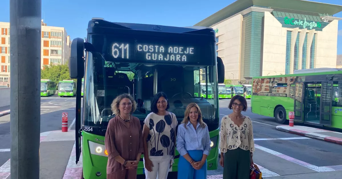 Presentación de las guaguas lanzaderas hacia la Universidad de La Laguna. / ALBA MARICHAL - ATLÁNTICO HOY Presentación de las guaguas lanzaderas hacia la Universidad de La Laguna. / ALBA MARICHAL - ATLÁNTICO HOY