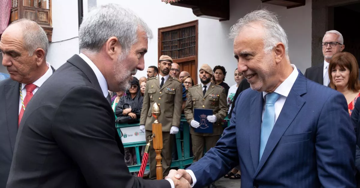 El presidente de Canarias, Fernando Clavijo, y el ministro de Política Territorial, Ángel Víctor Torres, durante los actos de celebración de la festividad de la Virgen de Nuestra Señora del Pino / EFE-QUIQUE CURBELO