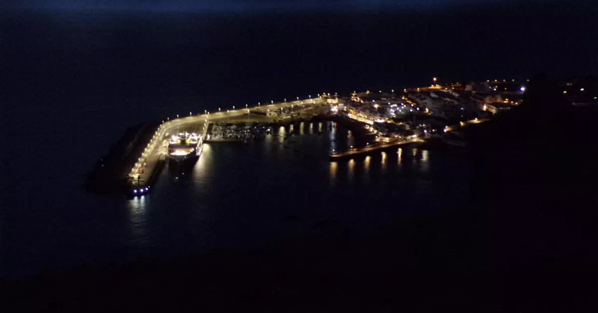 Vista nocturna del Puerto de las Nieves (Agaete)./ OTPC