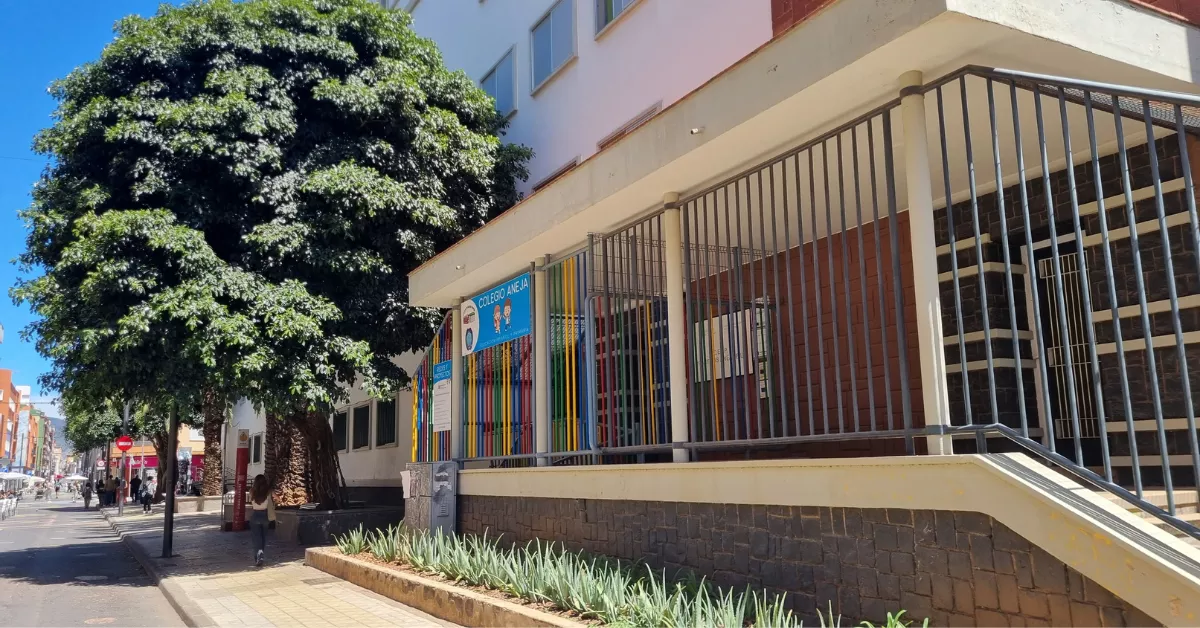 La fachada de un colegio en La Laguna / AYUNTAMIENTO DE LA LAGUNA