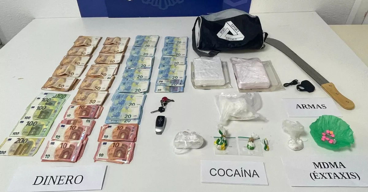 Dinero, drogas y armas incautadas en una operación antidroga en Santa Cruz de Tenerife por la Policía Nacional./ CNP