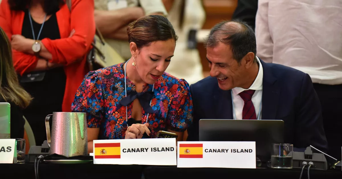 La consejera de Turismo y Empleo del Gobierno de Canarias, Jéssica de León, y el director gerente de Turismo de Islas Canarias, José Juan Lorenzo, en la ONU./ CEDIDA