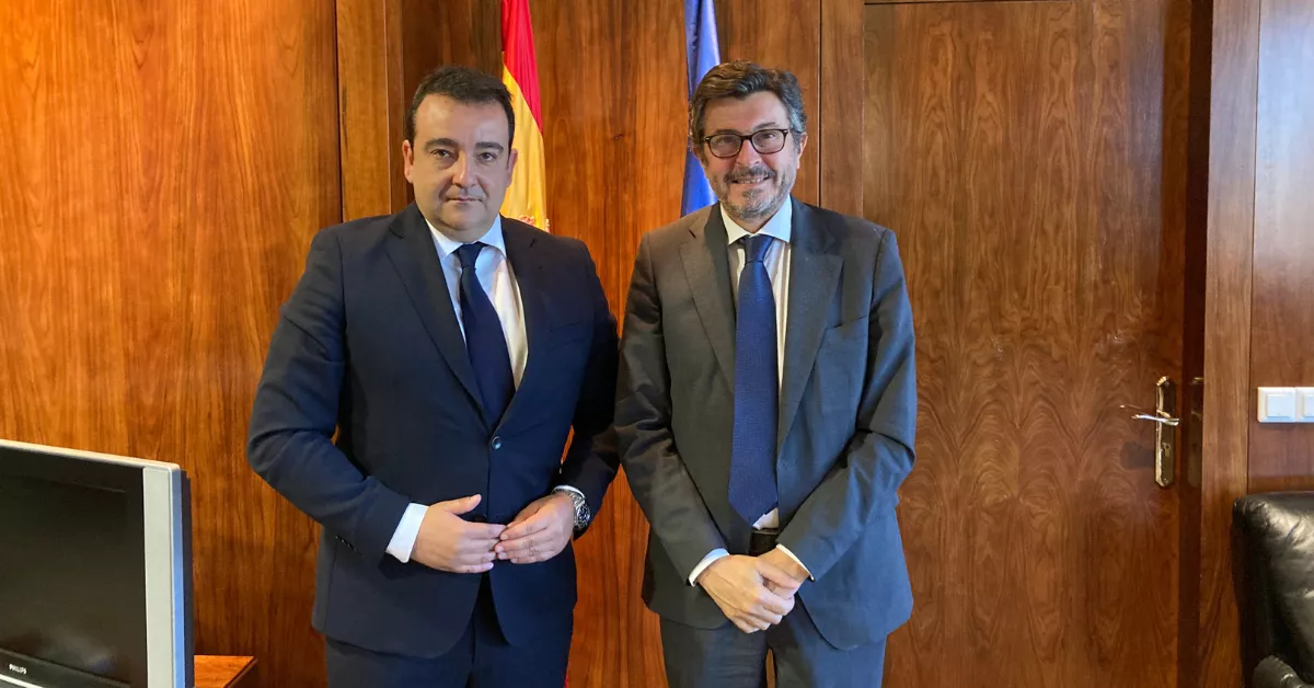 José Valle, presidente de la Cámara de Comercio y vocal del Consejo de Administración de la Autoridad Portuaria de Las Palmas por designación del Cabildo de Lanzarote, y Álvaro Rodríguez, presidente de Puertos del Estado./ CEDIDA