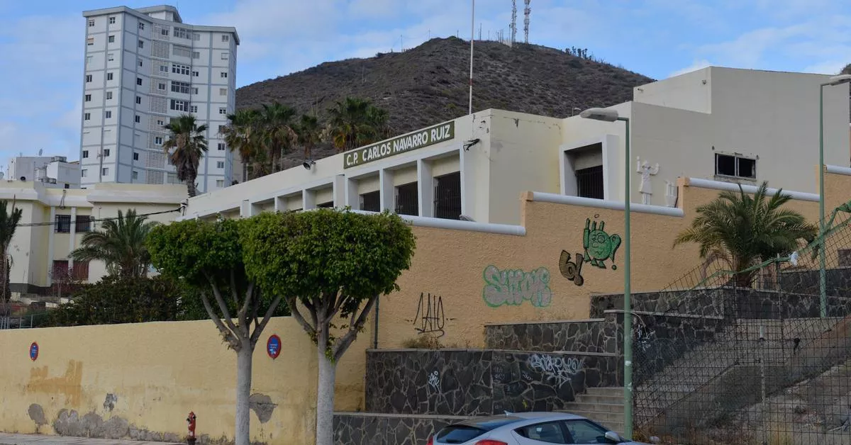 Colegio Carlos Navarro Ruiz / AH