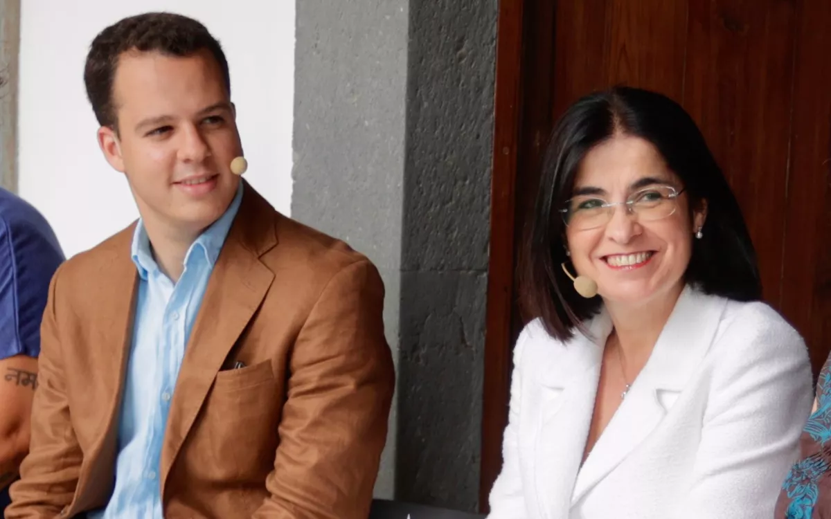 Adrián Santana, ya exconcejal de Cultura, y Carolina Darias, alcaldesa de Las Palmas de Gran Canaria. / AH