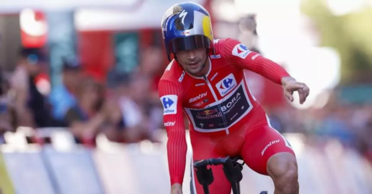La Vuelta a España regresará a Canarias en 2026 con cuatro etapas finales en Gran Canaria y Tenerife. En la imagen, Primoz Roglic, cuatro veces ganador de La Vuelta, celebrando su último éxito este 2024 / EFE/ Javier Lizón