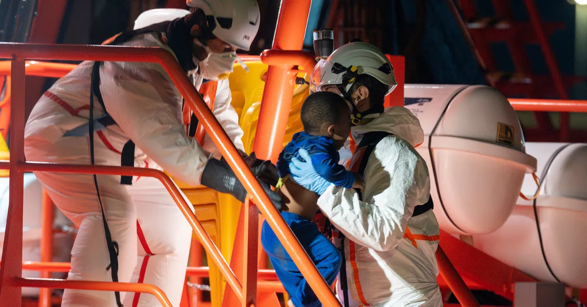 Llegada al puerto de Arrecife de un menor migrante . EFE/ Adriel Perdomo Llegada al puerto de Arrecife de un menor migrante . EFE/ Adriel Perdomo