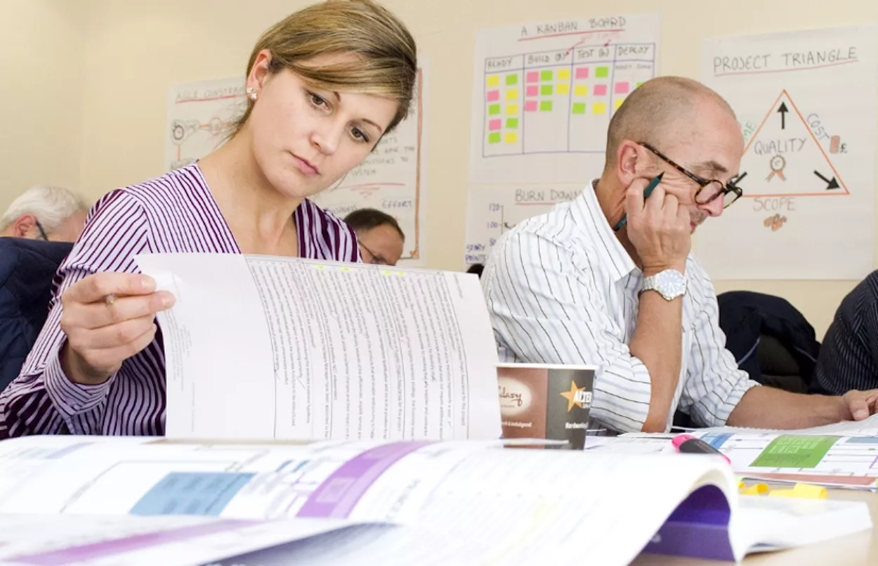 Estudiantes en un aula