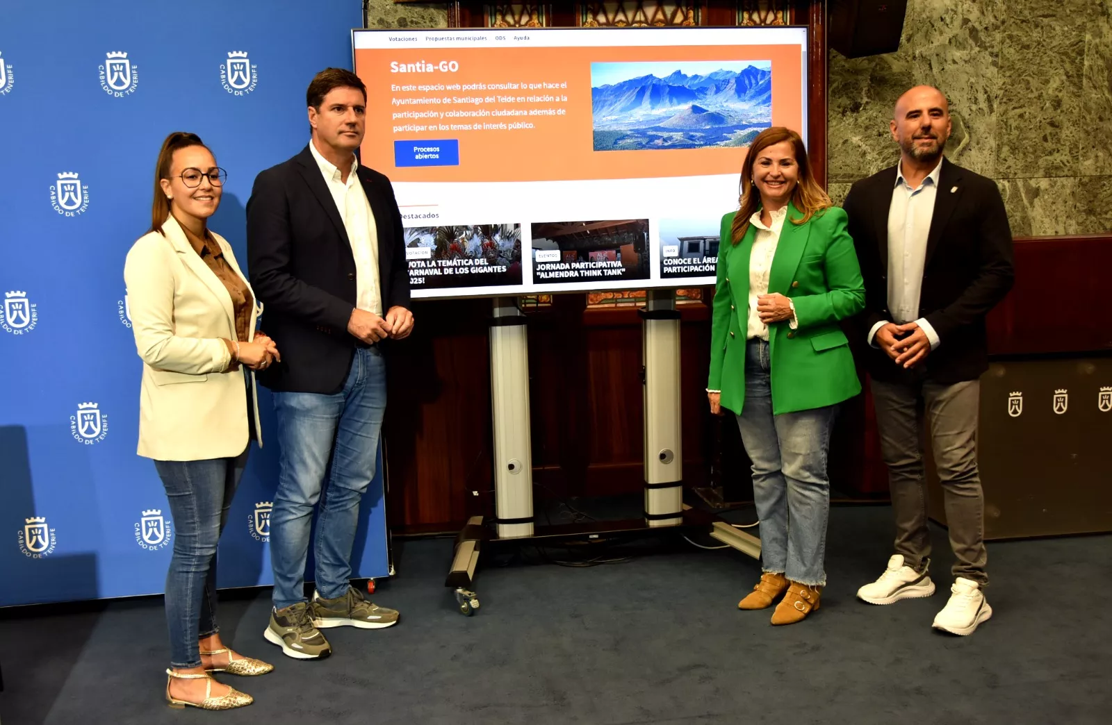 La consejera de Acción Social del Cabildo de Tenerife, Águeda Fumero, presenta las nuevas herramientas web de participación ciudadana./ CEDIDA