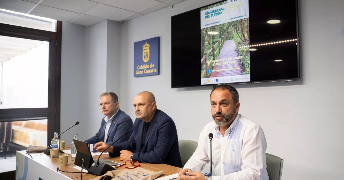 El consejero insular de Turismo junto a los alcaldesa de Moya y Valleseco / ARCHIVO - CABILDO DE GRAN CANARIA