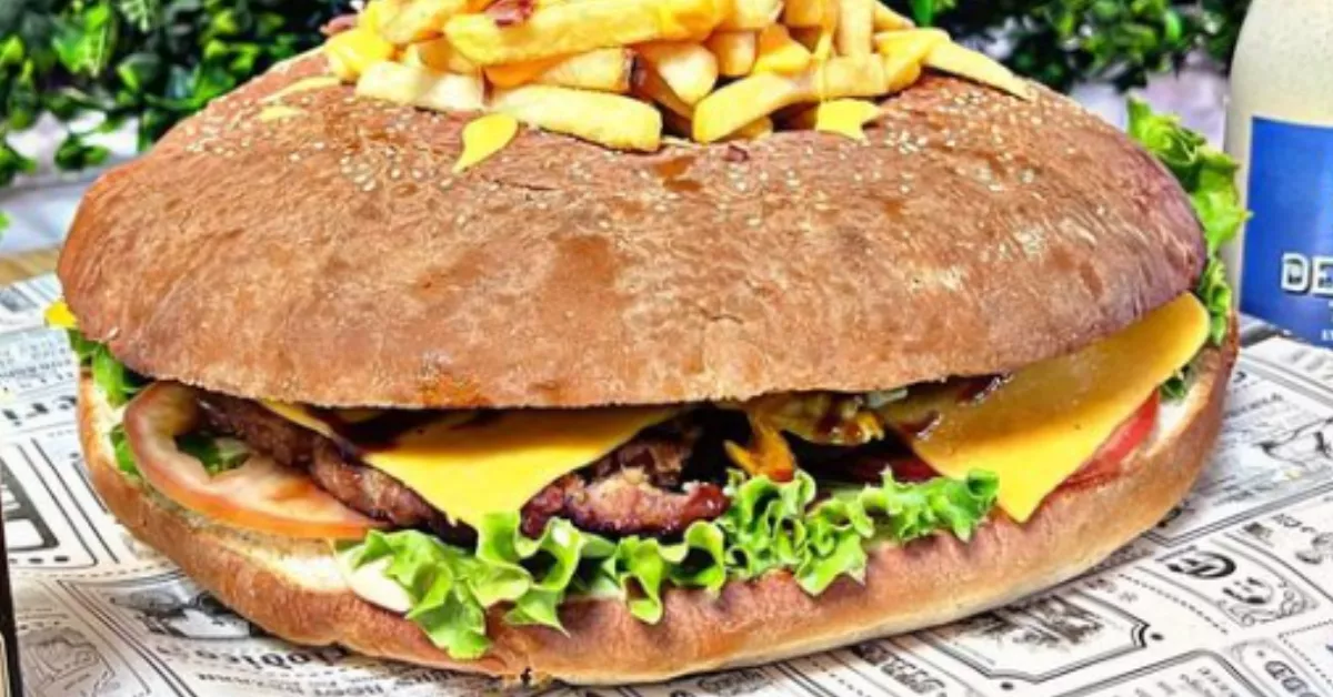 Imagen de la hamburguesa XXL gigante / REDES DREAM BURGER AND BEER 