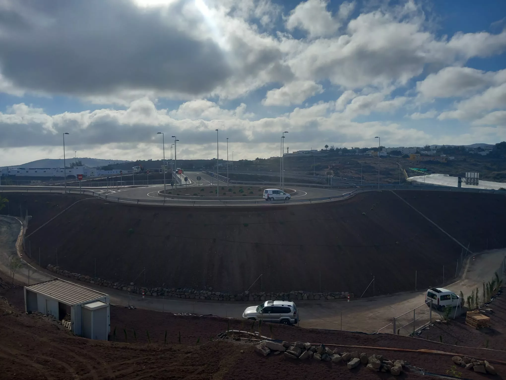 Obras Públicas pone en servicio el enlace de la GC 20 con el barrio de Hoya San Juan en Arucas. / GOBIERNO DE CANARIAS