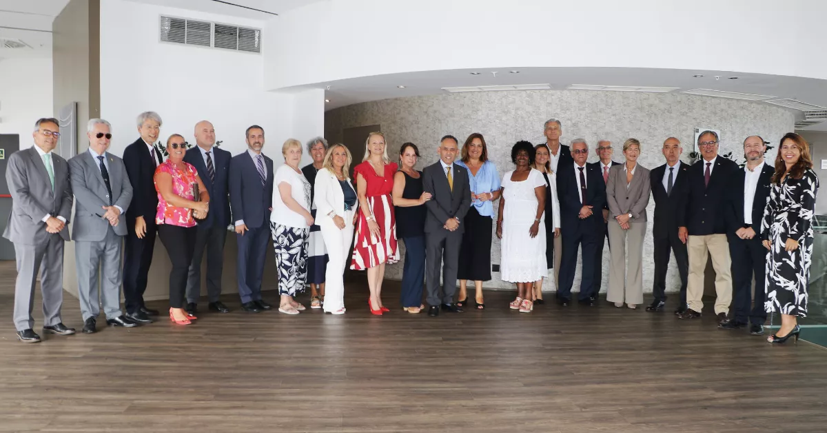 Cuerpo Consular Las Palmas con presidenta Autoridad Portuaria Las Palmas. / CEDIDA