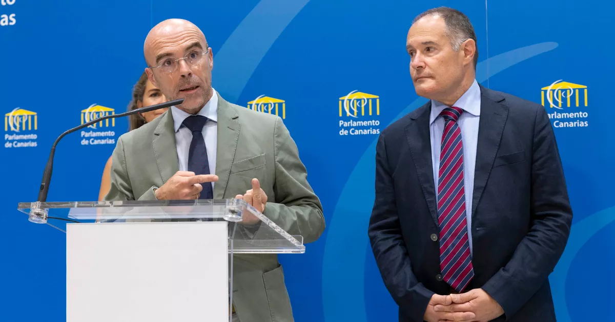 El eurodiputado de Vox Jorge Buxadé, (i) y el eurodiputado francés Fabrice Leggeri, (i) exdirector de Frontex y miembro del partido de Marine Le Pen / EFE - MIGUEL BARRETO