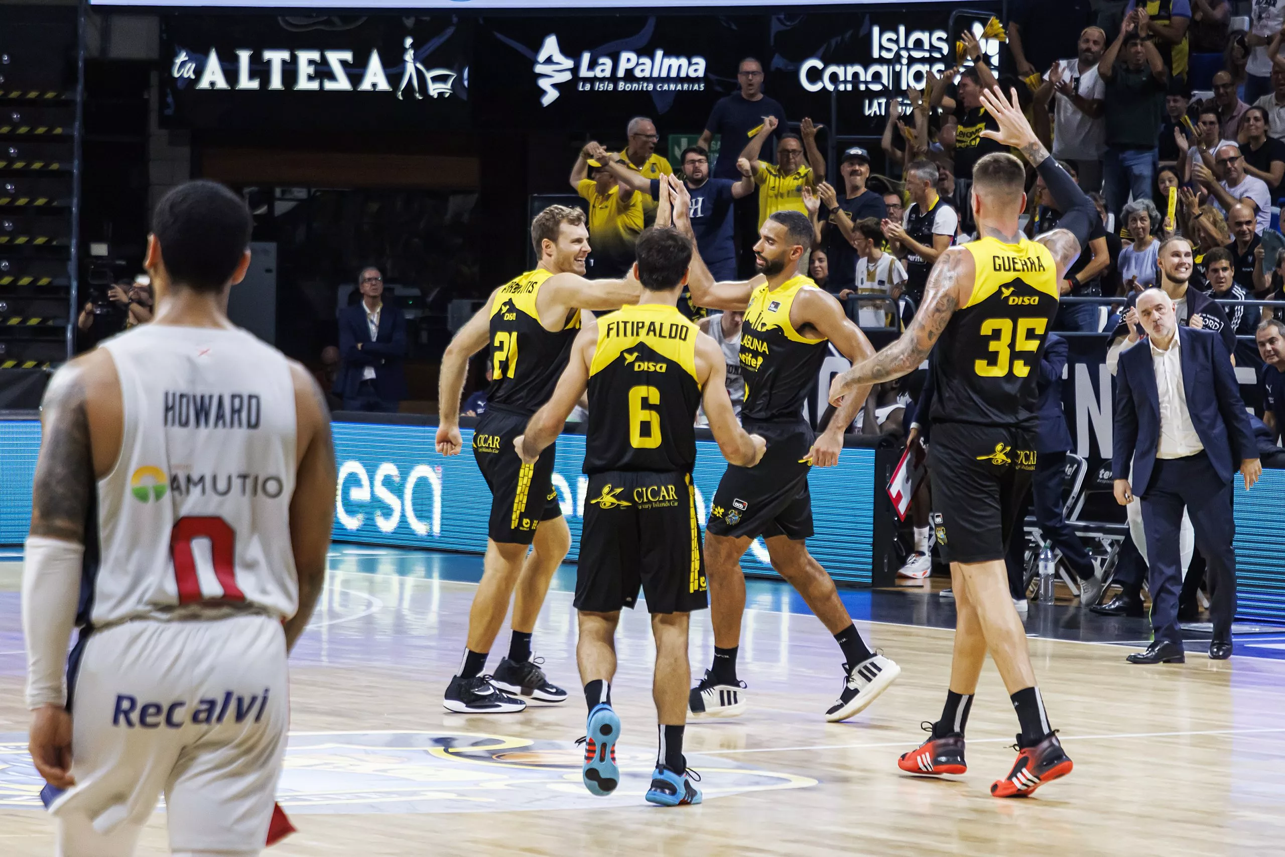 Fitipaldo destacó como máximo anotador del CB Canarias en el triunfo de la jornada inaugural por 88-80 ante Baskonia en el Santiago Martín./ CBC EMILIO COBOS.