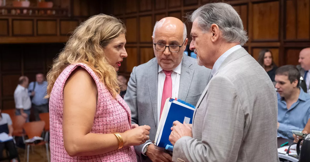 A la izquierda, Isabel Mena; en el centro de la imagen, Antonio Morales / CABILDO DE GRAN CANARIA