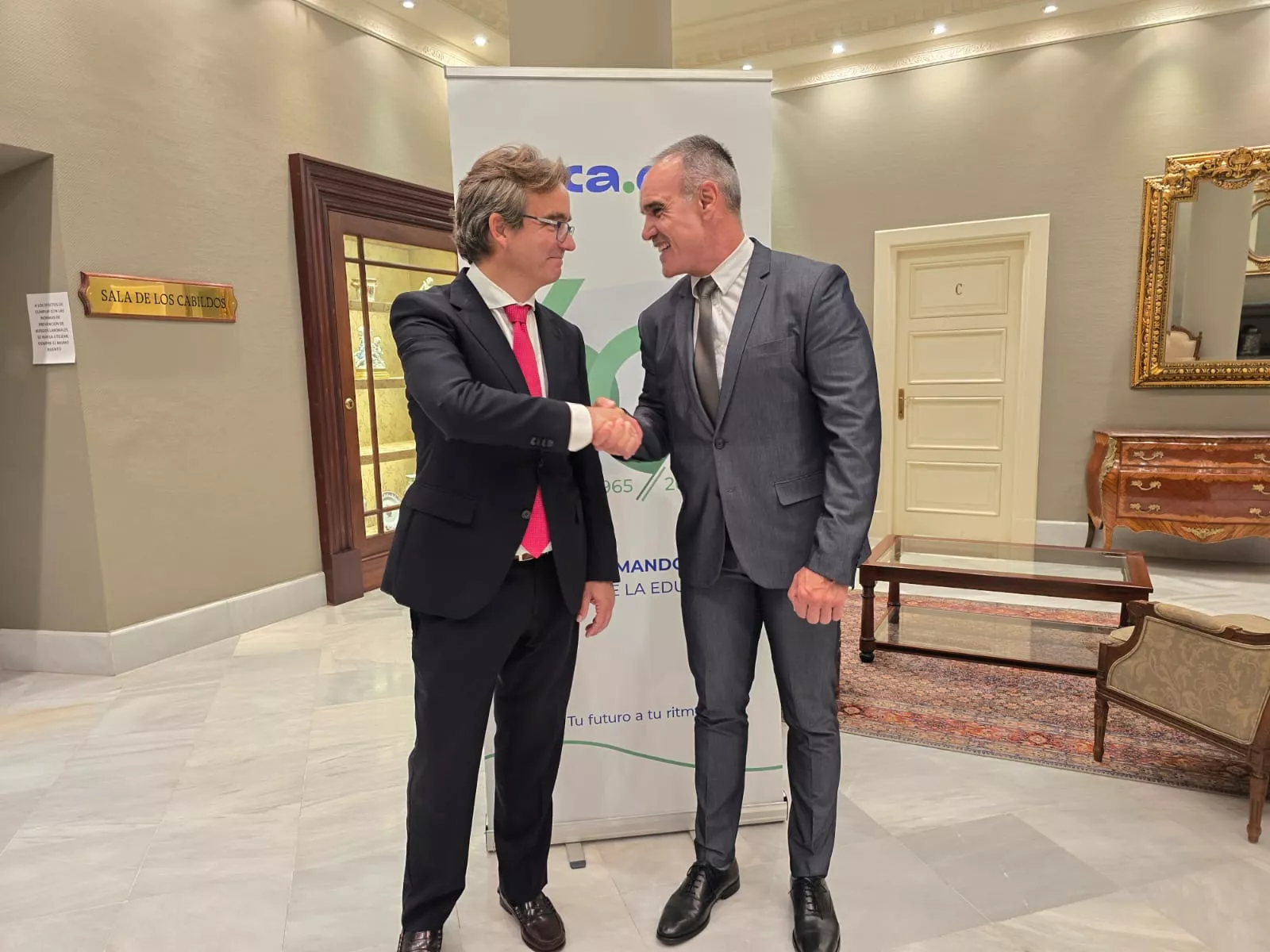 José María Segura Salvador, director general de ecca.edu, y el comisionado del REF, José Ramón Barrera./ CEDIDA