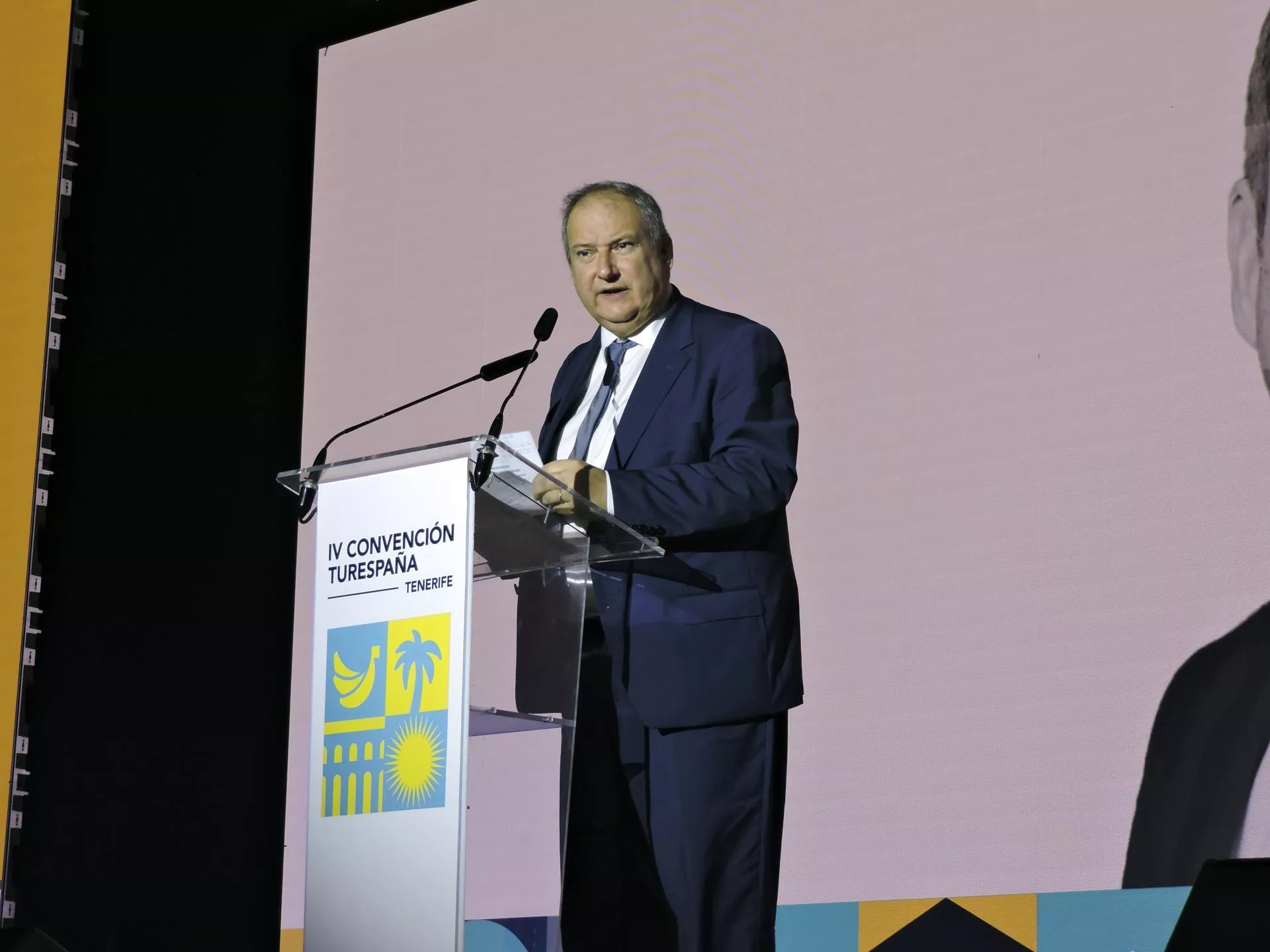 El ministro de Industria y Turismo del Gobierno de España, Jordi Hereu, ha asistido este miércoles en Tenerife a la cuarta convención de Turespaña. / EFE - CARLA DOMÍNGUEZ