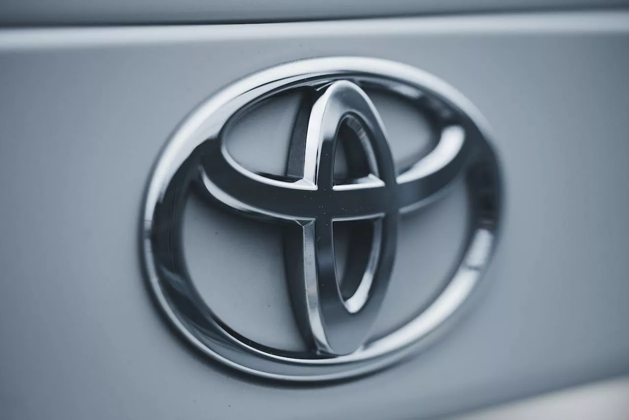 Logotipo de un Toyota / PEXELS