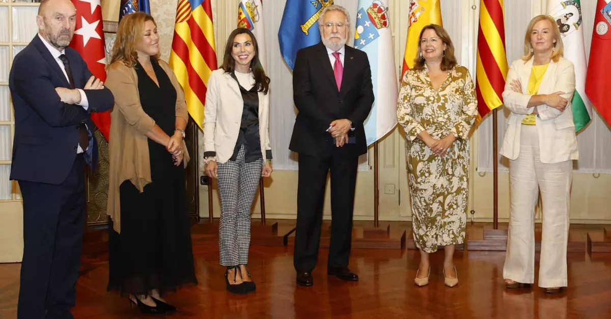 Bienvenida de Astrid Pérez en el Parlamento balear / PARLAMENTO DE CANARIAS