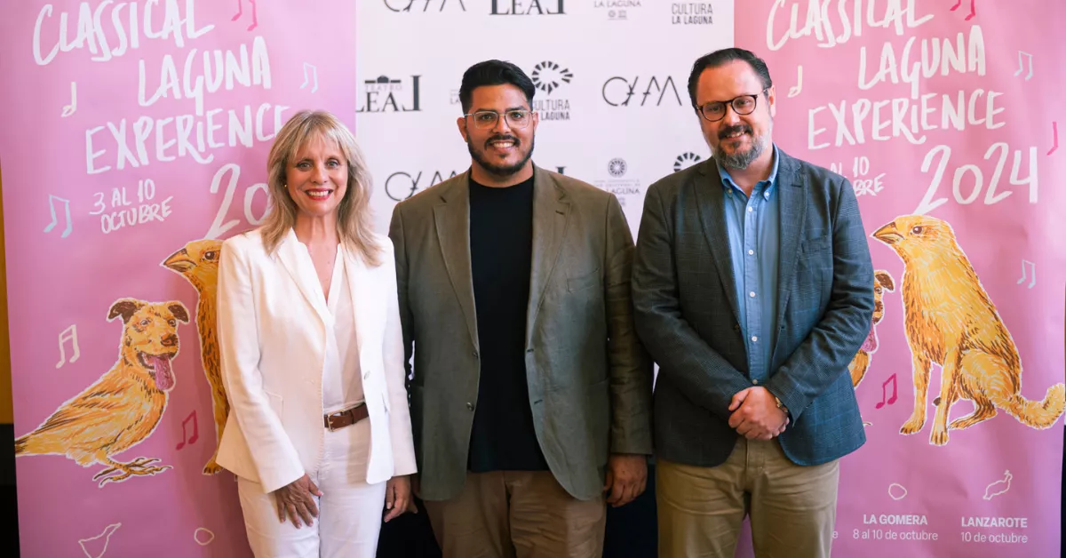 La soprano Carmen Acosta, quien protagonizará Luciérnaga, con el director del Festival Classical Laguna Experience, César Martín (d). CEDIDA