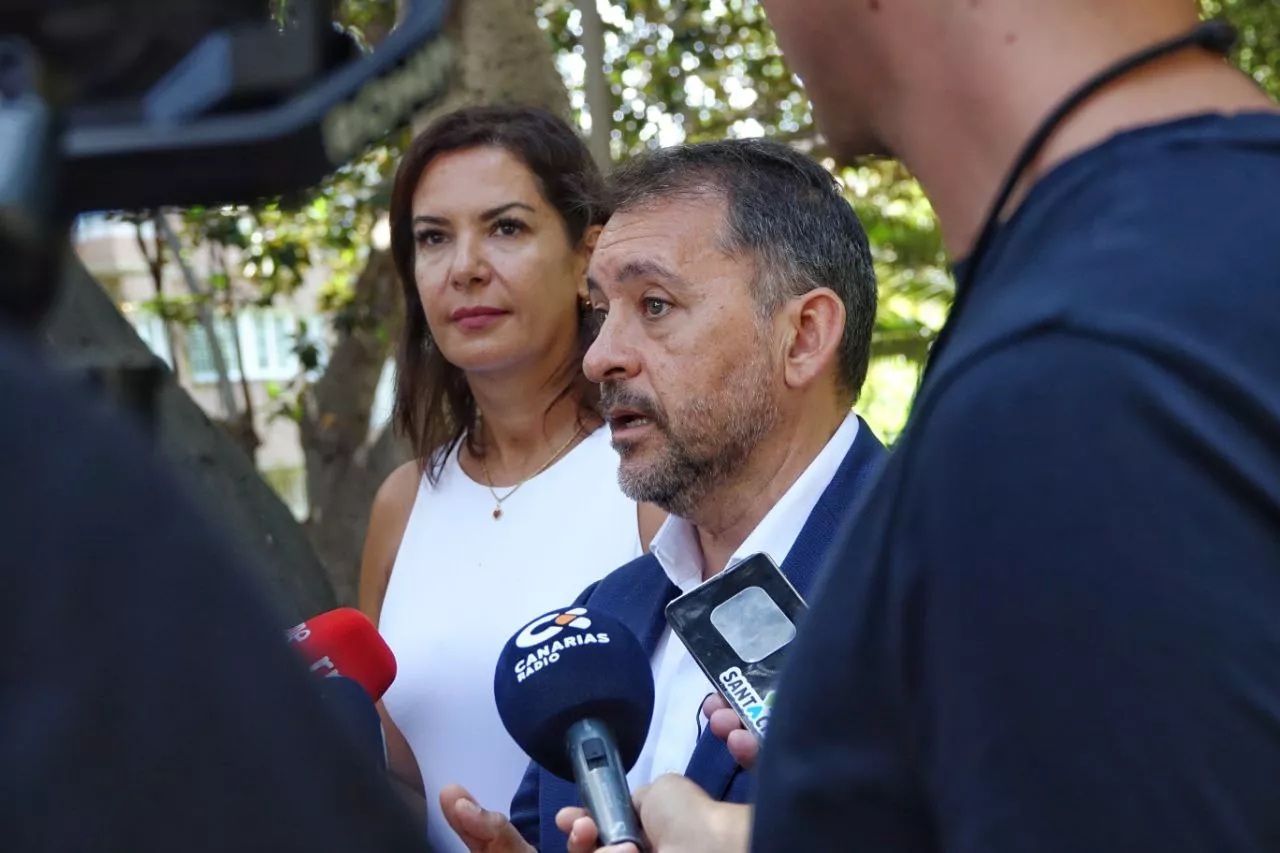 El alcalde de Santa Cruz de Tenerife José Manuel Bermúdez y la concejal de Movilidad y Accesibilidad Universal, Evelyn Alonso./ CEDIDA
