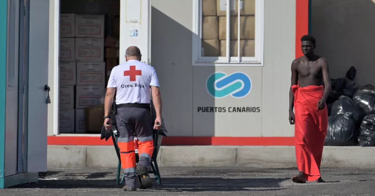 Un migrante recién llegado a El Hierro / EFE