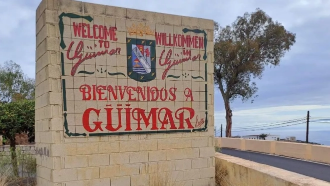 Muro de bienvenida a Güímar en el parque de la TF-28 / GÜÍMAR AVANZA