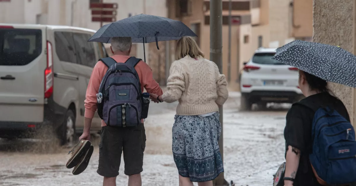 Imagen de lluvia en Canarias por la llegada de una Dana / EFE