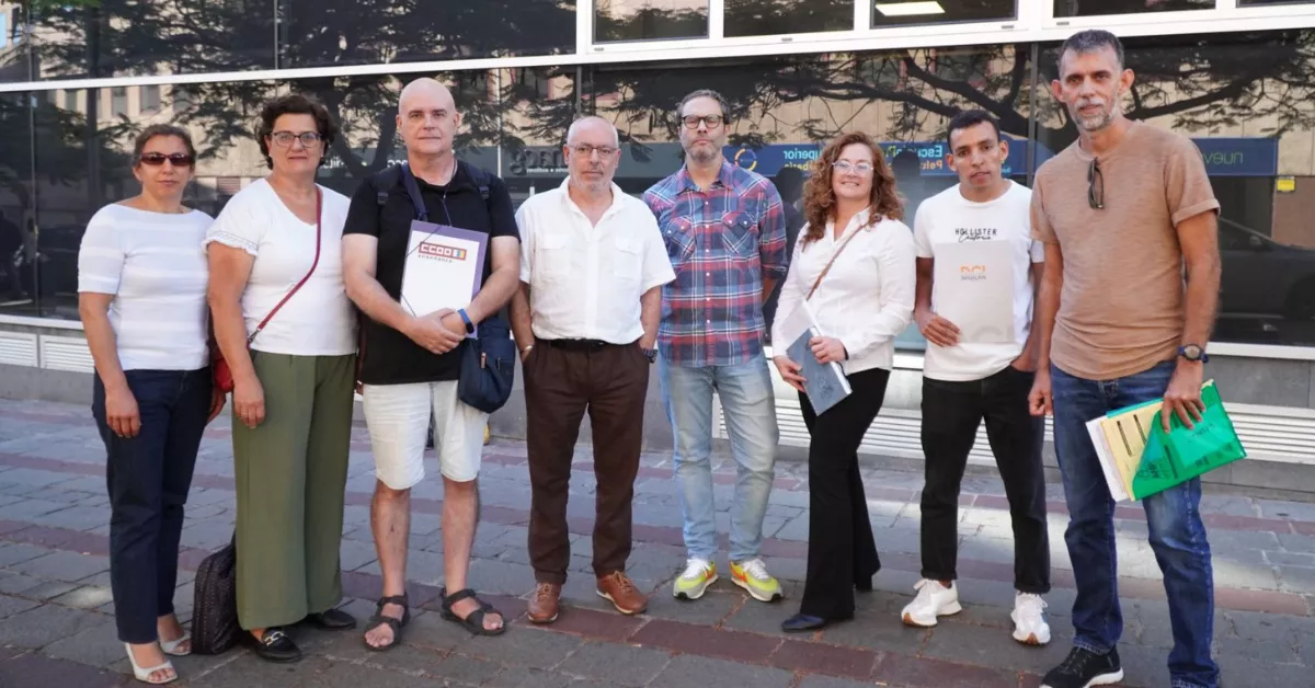 Representantes de los sindicatos que denuncian las altas cargas de trabajo de los profesores de la FP Dual. / CEDIDA