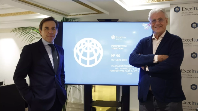 El director del Área de Estudios e Investigaciones, Óscar Perelli, y vicepresidente ejecutivo de Exceltur, José Luis Zoreda, durante la presentación del informe trimestral de perspectivas turísticas, este miércoles en Madrid. / JUAN CARLOS HIDALGO-EFE El director del Área de Estudios e Investigaciones, Óscar Perelli, y vicepresidente ejecutivo de Exceltur, José Luis Zoreda, durante la presentación del informe trimestral de perspectivas turísticas, este miércoles en Madrid. / JUAN CARLOS HIDALGO-EFE