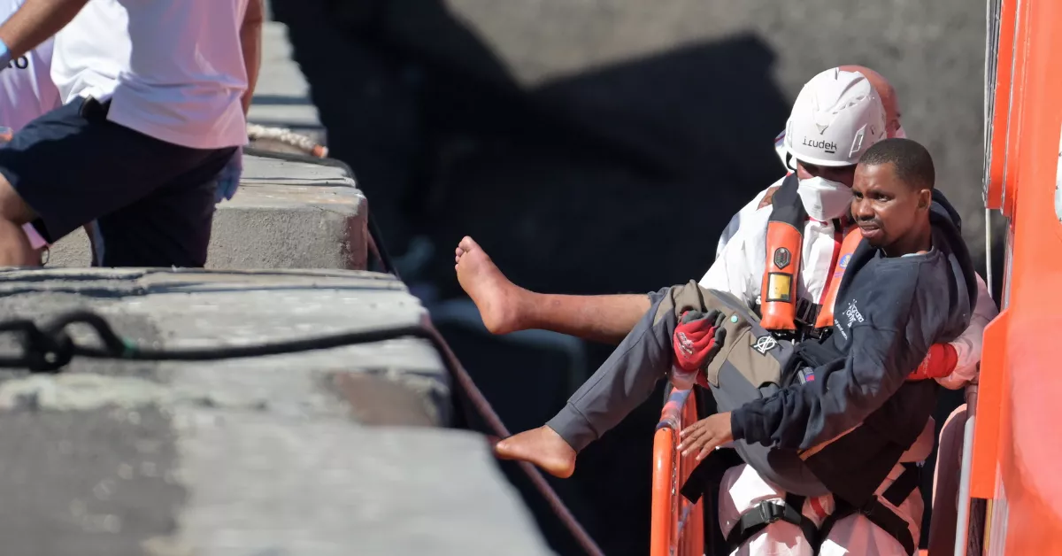 Un migrante llega a El Hierro / EFE - GELMERT FINOL