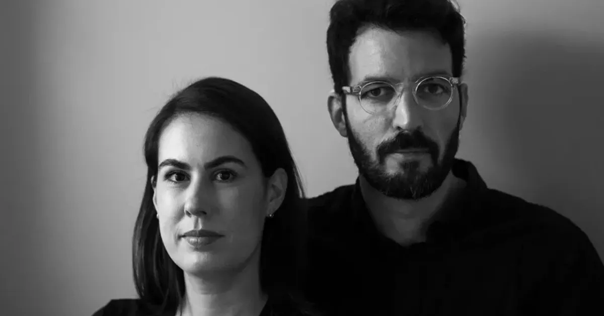 Los periodistas brasileños Renata Brito y Felipe Dana, galardonados este sábado con el premio Saliou Traoré de periodismo en español sobre África / EFE