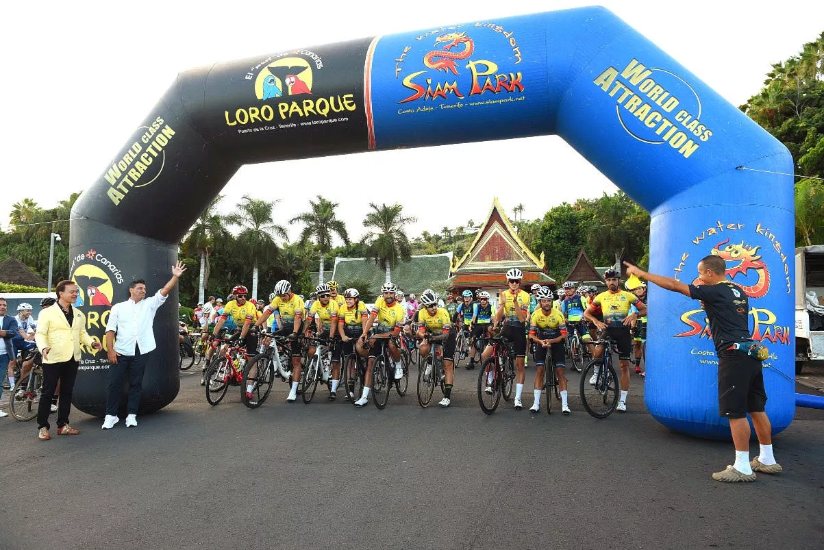 Hans Müler CCO de Loro Parque, Alberto Cabo Concejal de Deportes del Ayuntamiento de Puerto de la Cruz y Adriano Cordovés presidente del Club Ciclista Loro Parque Los Silos Natural./ CEDIDAunnamed