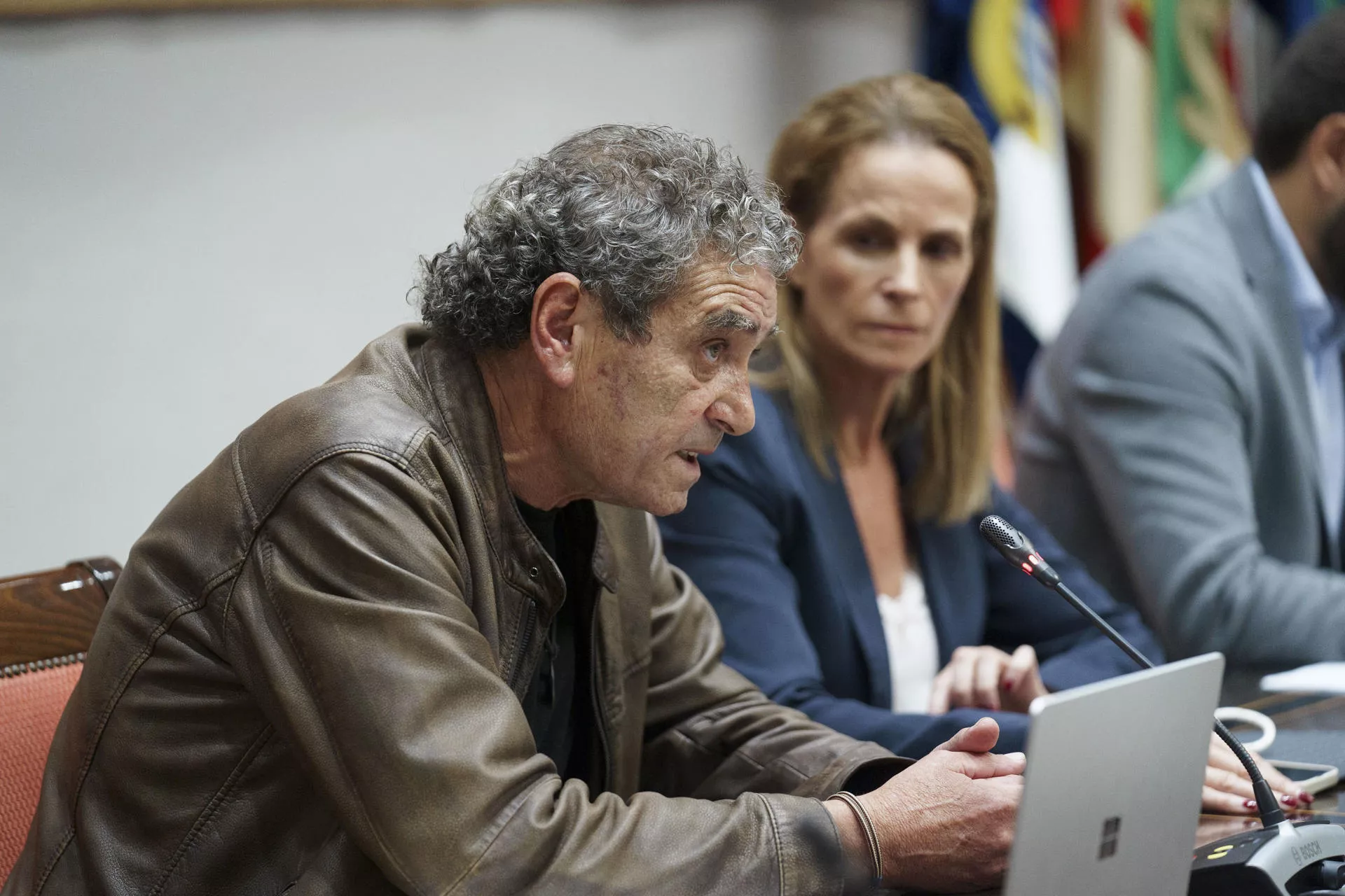 El secretario general de CCOO en Canarias, Ignacio González, comparece este lunes en la comisión sobre la revisión del Régimen Económico y Fiscal de Canarias REF que se celebra en el Parlamento de Canarias./ EFE/Ramón de la Rocha