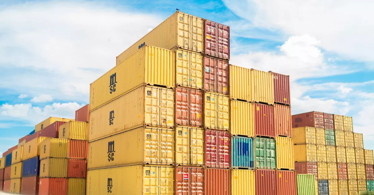 Unos contenedores en una terminal logística./ UNSPLASH