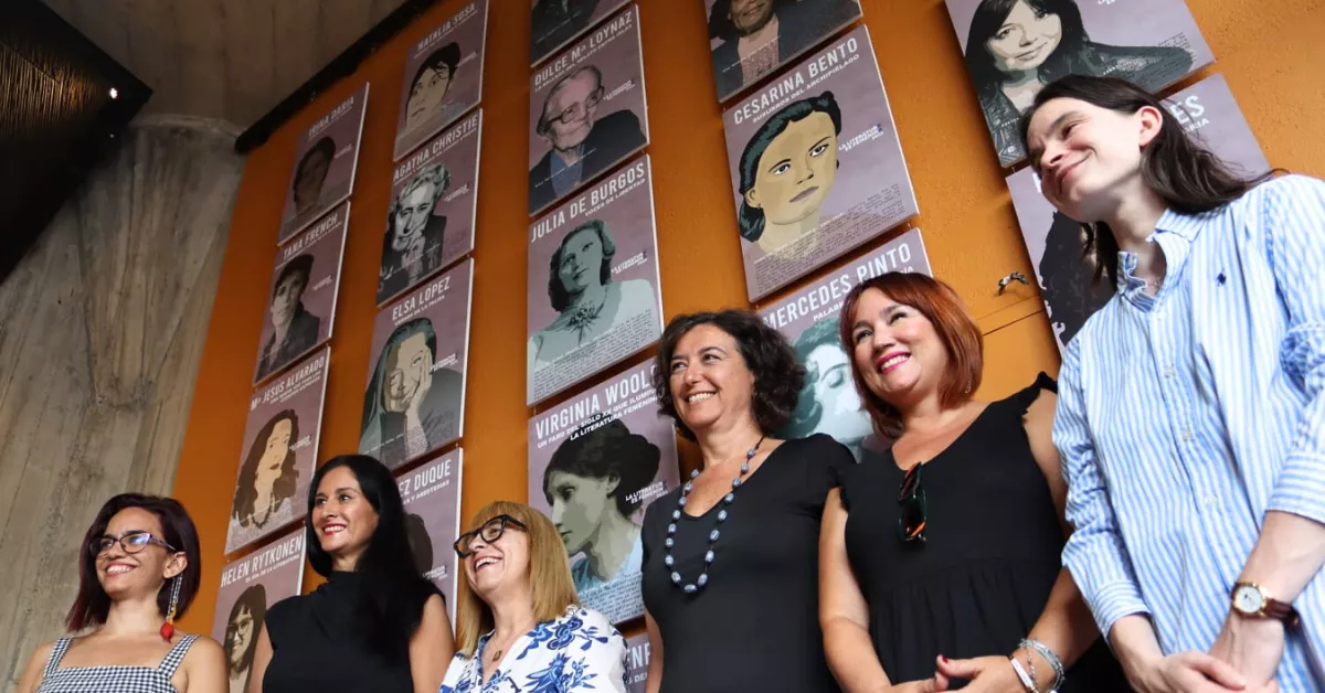 Varias escritoras en la inauguración de la exposición. / AINOHA CRUZ-AH